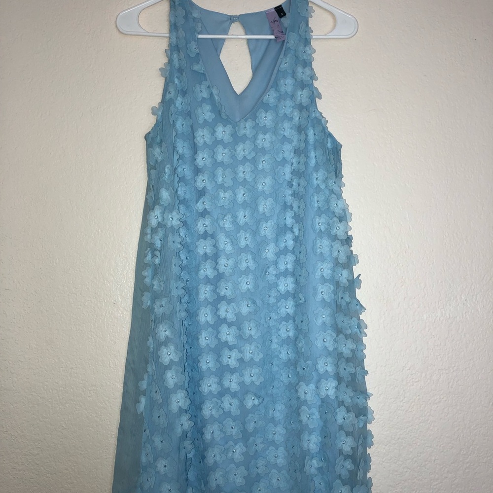 Dress - Picture 4 of 4